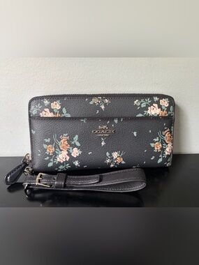 COACH Accordion Wallet Wristlet Rose Bouquet Floral Signature Canvas/ Leather